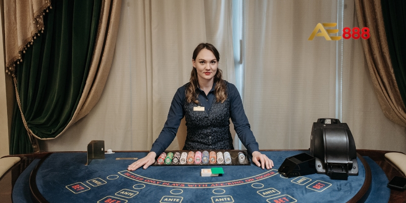 Gái chia bài gọi là gì? Giải thích vai trò trong casino online